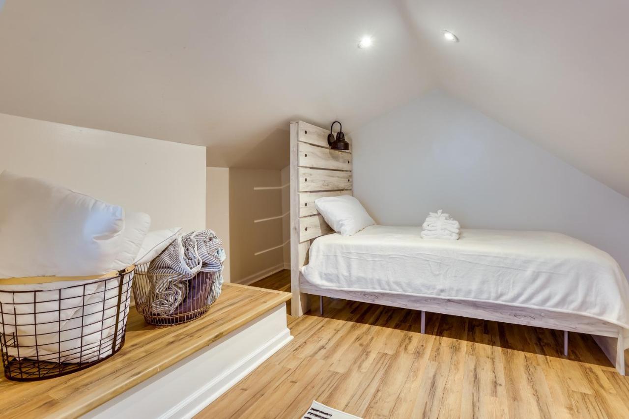 Modern Northfield Cottage With Yard! ภายนอก รูปภาพ